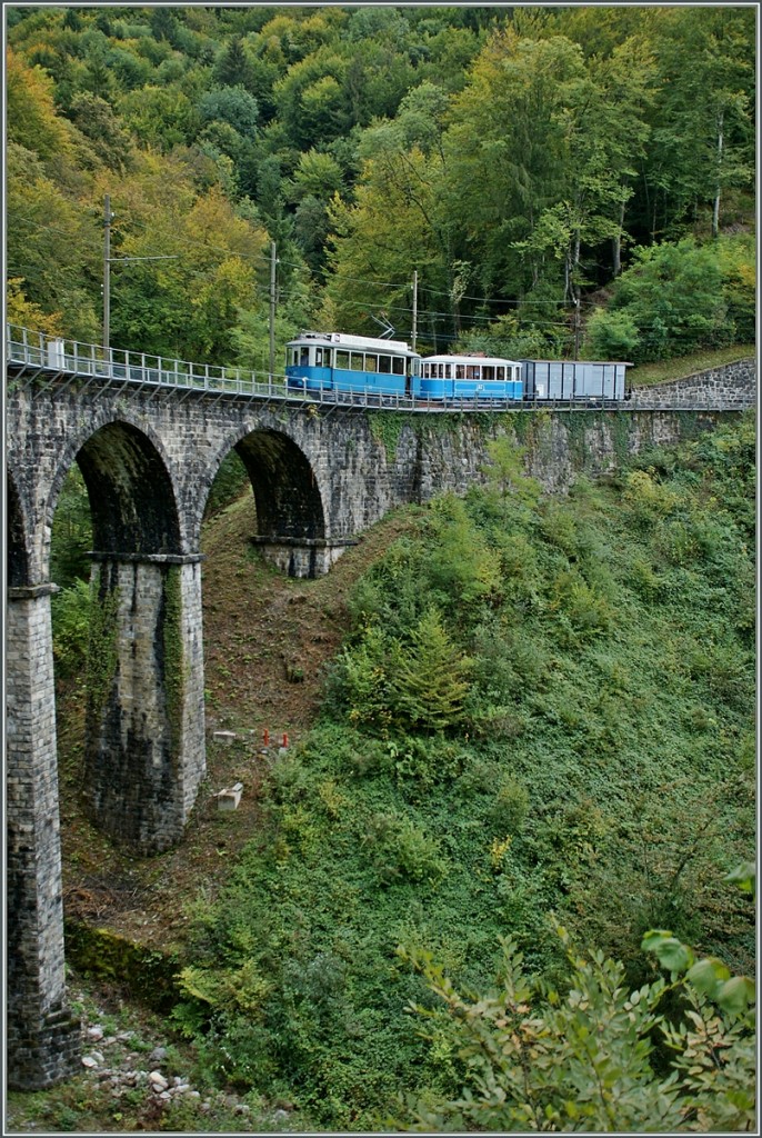 Der B-C TL GmP erreicht das Viadukt Baie de Clarens. 
6. Okt. 2013