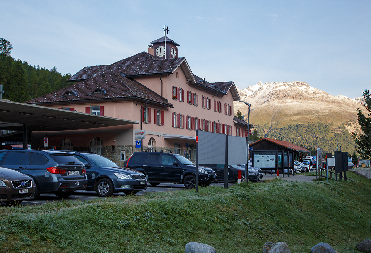 Der Bahnhof Pontresina von der Stra�enseite am 13.09.2017.