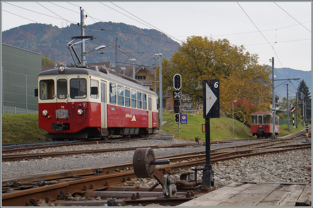 Der CEV BDeh 2/4 75 erreicht von Les Pleiades kommend Blonay.
24. Okt. 2015
