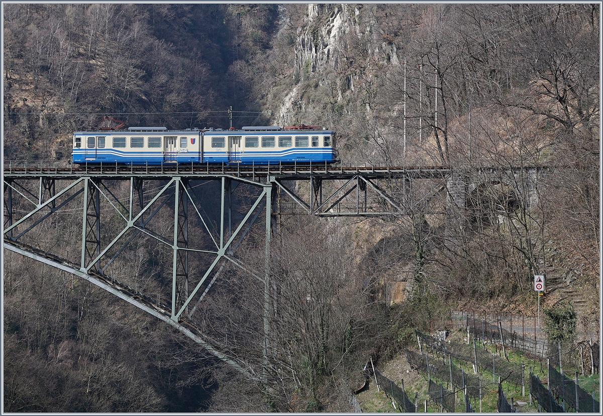 Der FART ABDe 6/6 N° 31  Ticino  bei Intragna.
20. März 2018