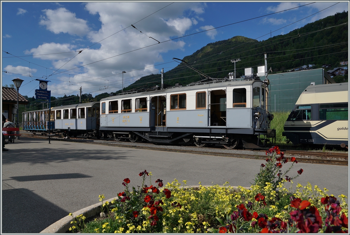 Der MCM BCFe 4/4 N� 6 am Abend in Blonay.
15. Mai 2016