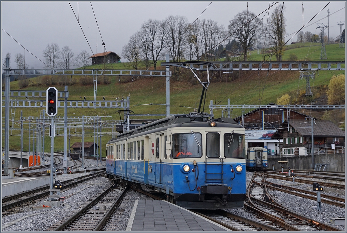 Der MOB ABDe 8/8 4001 SUISSE rangiert in Zweisimmen.
30. Okt. 2017