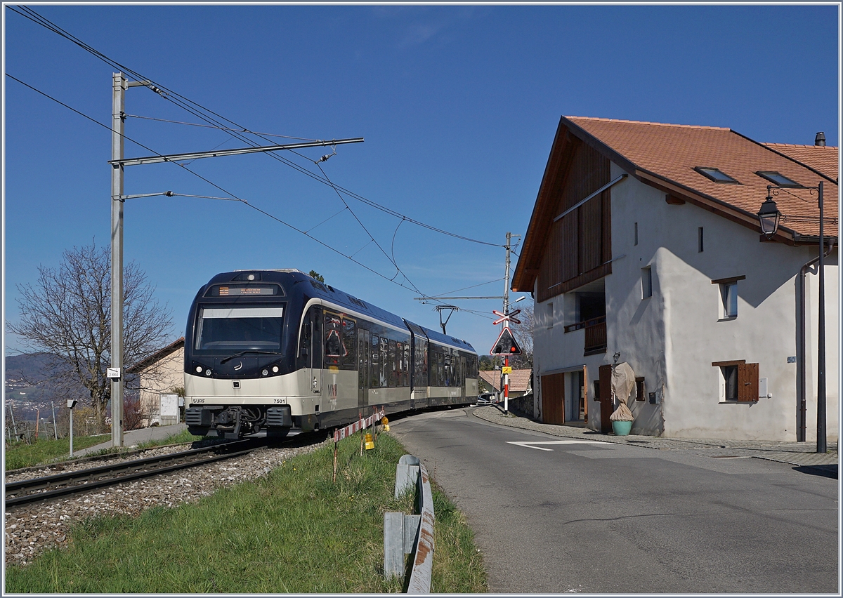 Der MVR ABeh 2/6 7501 verlässt auf seiner Fahrt nach Montreux den Halt Planchamp. 

15. März 2020