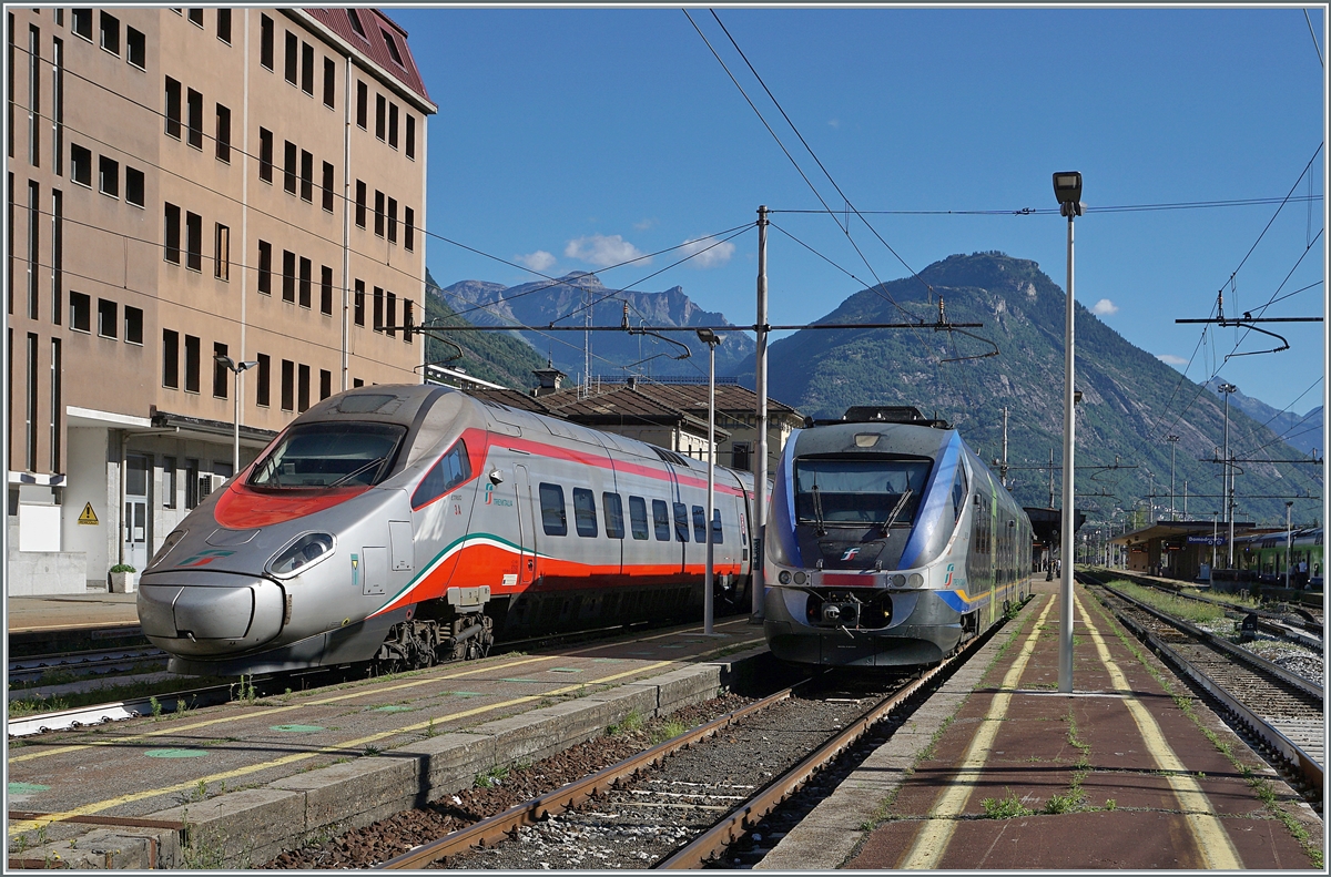 Der nach Basel SBB fahrende FS Trenitalia ETR 610 003 begegnet in Domodossola einem  Minuteto  der gegen Mittag nach Novara fahren wird.

25. Juni 2022