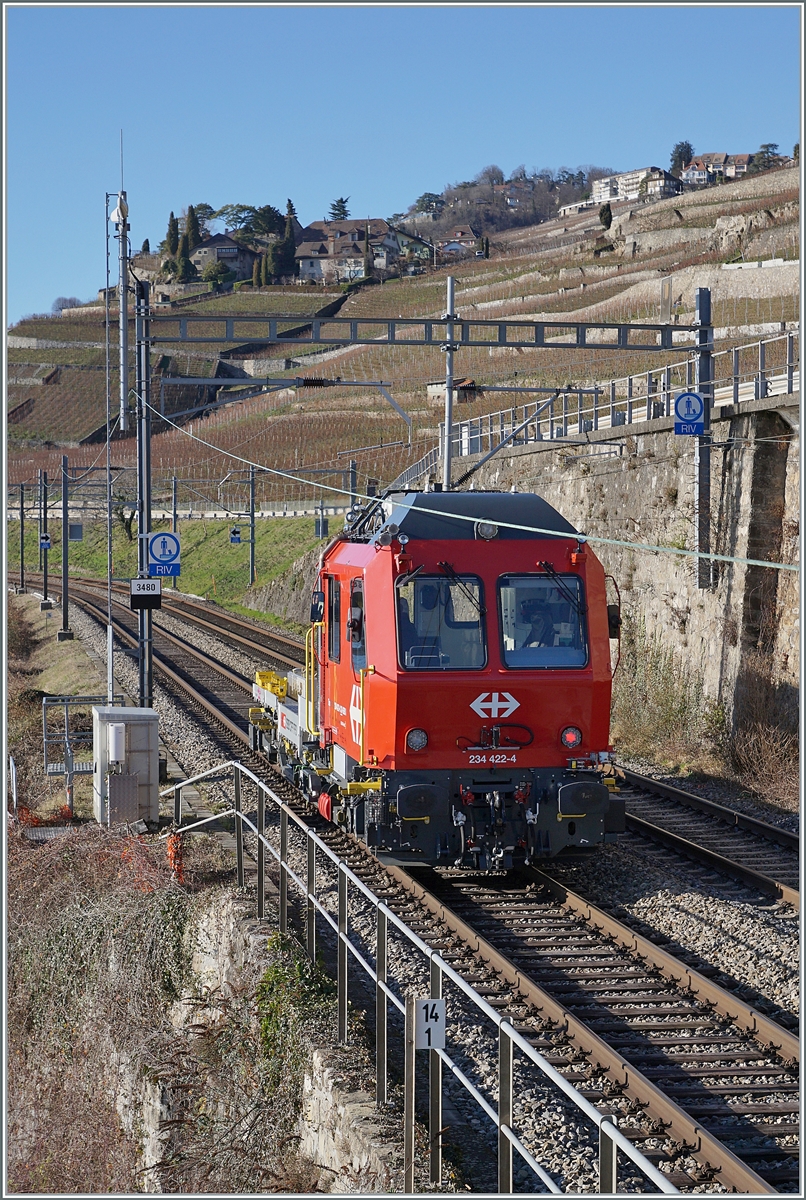 Der Tm 234.422-4  Dart  (Windhoff) ist zwischen St-Saphorin und Rivaz auf dem Weg in Richtung Lausanne. Leider ist der Blickwinkel bei diesem Fahrzeug nicht gerade vorteilhaft.

10. Januar 2022