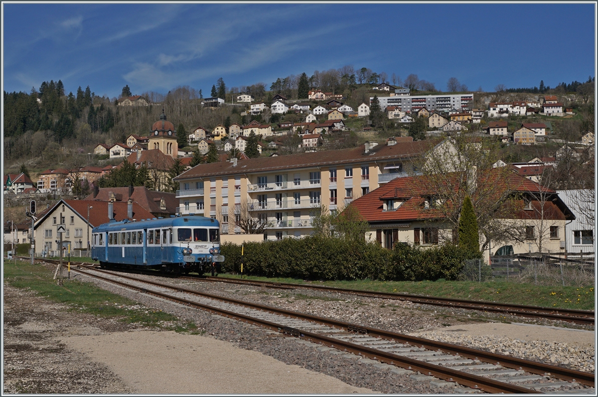 Der X ABD 2816 gehört der  Assosiation l'autrail X2800 du Haut Doubs  und ist im Rahmen einer Ostersonderfahrt in Morteau beim Rangieren zu sehen. 

16. April 2022