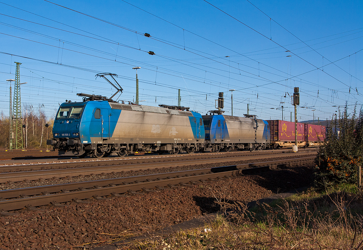 Die 185 535-2 zieht am 09.03.2014 die kalte 145-CL 203 (145 523) und einem KLV-Zug bei Koblenz-L�tzel in Richtung K�ln. Die TRAXX-Loks fahren f�r die Crossrail. 

Die 145-CL 203 (145 523) eine TRAXX F140 AC wurde 2001 bei Adtranz in Kassel (heute Bombardier) unter der Fabriknummer 33846 gebaut. Sie tr�gt (z.Z. der Aufnahme) die NVR-Nummer 91 80 6145 099-8 D-XRAIL.

Die 185 535-2 eine TRAXX F140 AC1 (BR 185) wurde 2004 bei Bombardier in Kassel unter der Fabriknummer 33846 gebaut. Sie tr�gt (z.Z. der Aufnahme) die NVR-Nummer 91 80 6185 535-2 D-XRAIL.Sie hat die Zulassungen f�r Deutschland, �sterreich und Schweiz