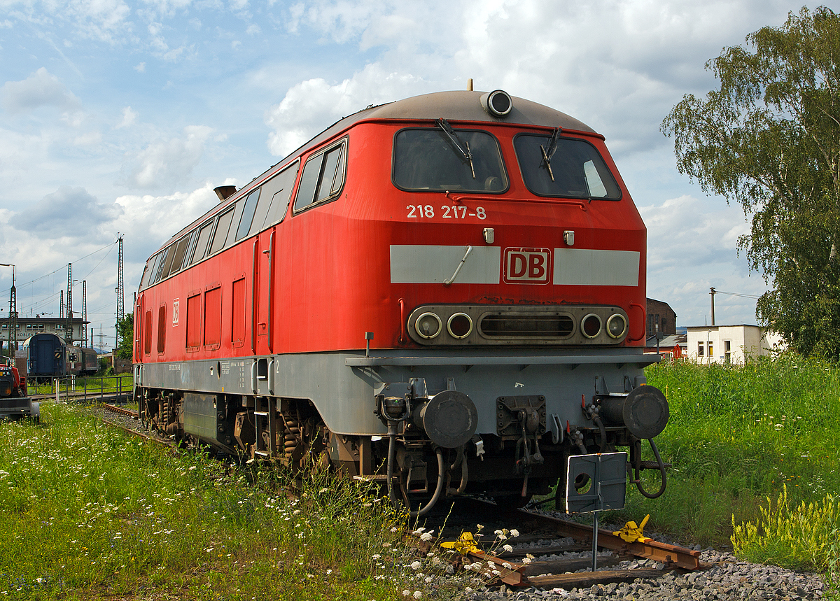 
Die 218 217-8 am 18.07.2012 im DB Museum Koblenz. 

Die V164 wurde 1973 bei Krupp unter der Fabriknummer 5321 gebaut. Loks der Baureihe 218 sind das zuletzt entwickelte Mitglied der V-160-Lokfamilie. 