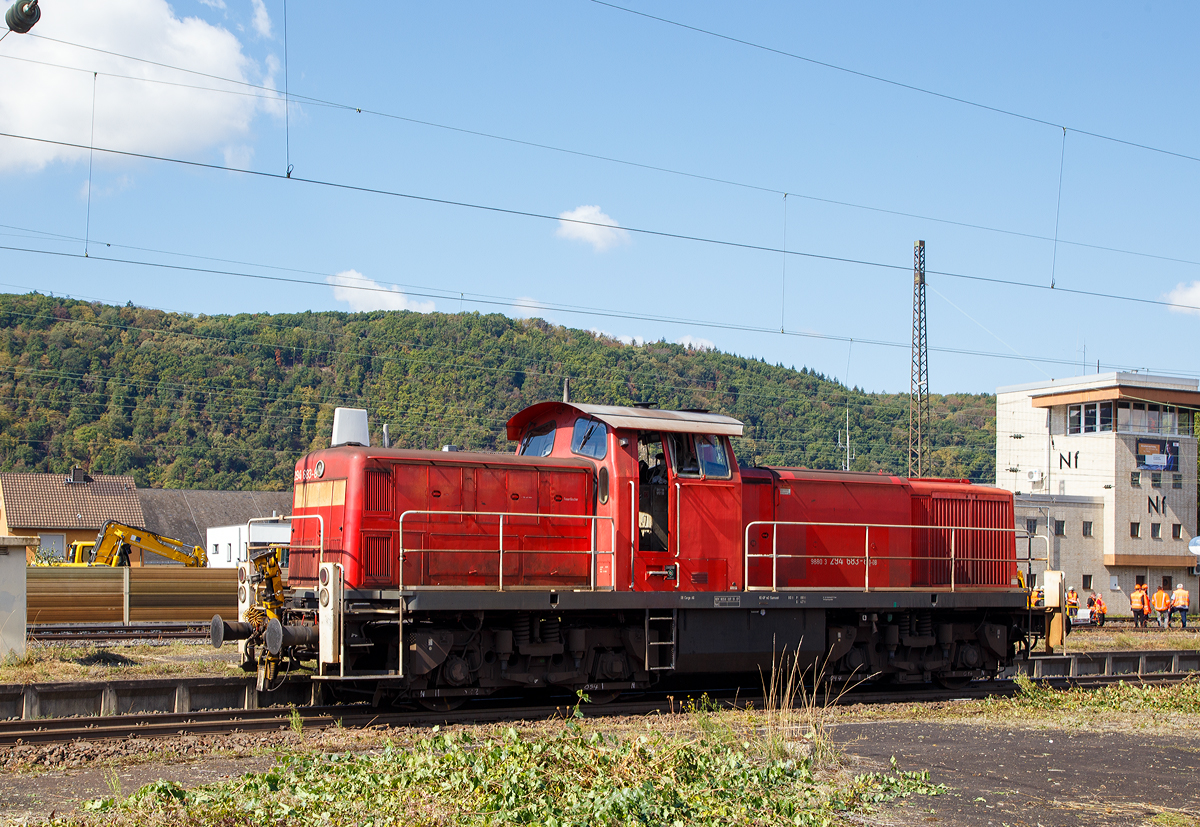 Die 294 683-8 (98 80 3294 683-8 D-DB), ex DB 294 183-9, ex DB 294 183-9, eine remotorisierte V 90 der DB Cargo AG, steht am 02.09.2020 im Bf Niederlahnstein. Am 30.08.2020 war hier ein mit Diesel beladener Kesselwagenzug entgleist, nun waren die Aufr�umarbeiten im vollen Gange.

Die Lok wurde 1968 von Kl�ckner-Humboldt-Deutz in K�ln unter der Fabriknummer 58353 gebaut.