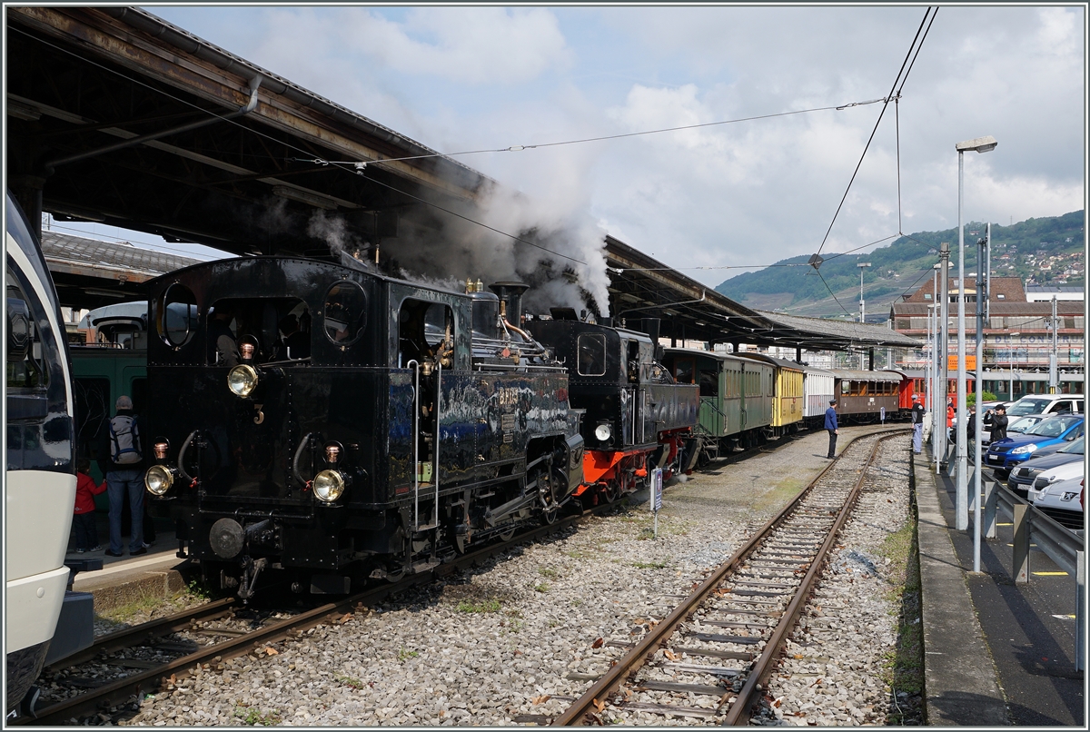 Die BFD HG 3/4 N° und die SEG  G 2x 2/2 105 (sowie die nicht zu sehende BAM G 3/3 N° 6) mit ihrem langen Riviera Bell Epoque Zug in Vevey. 
14. Mai 2016