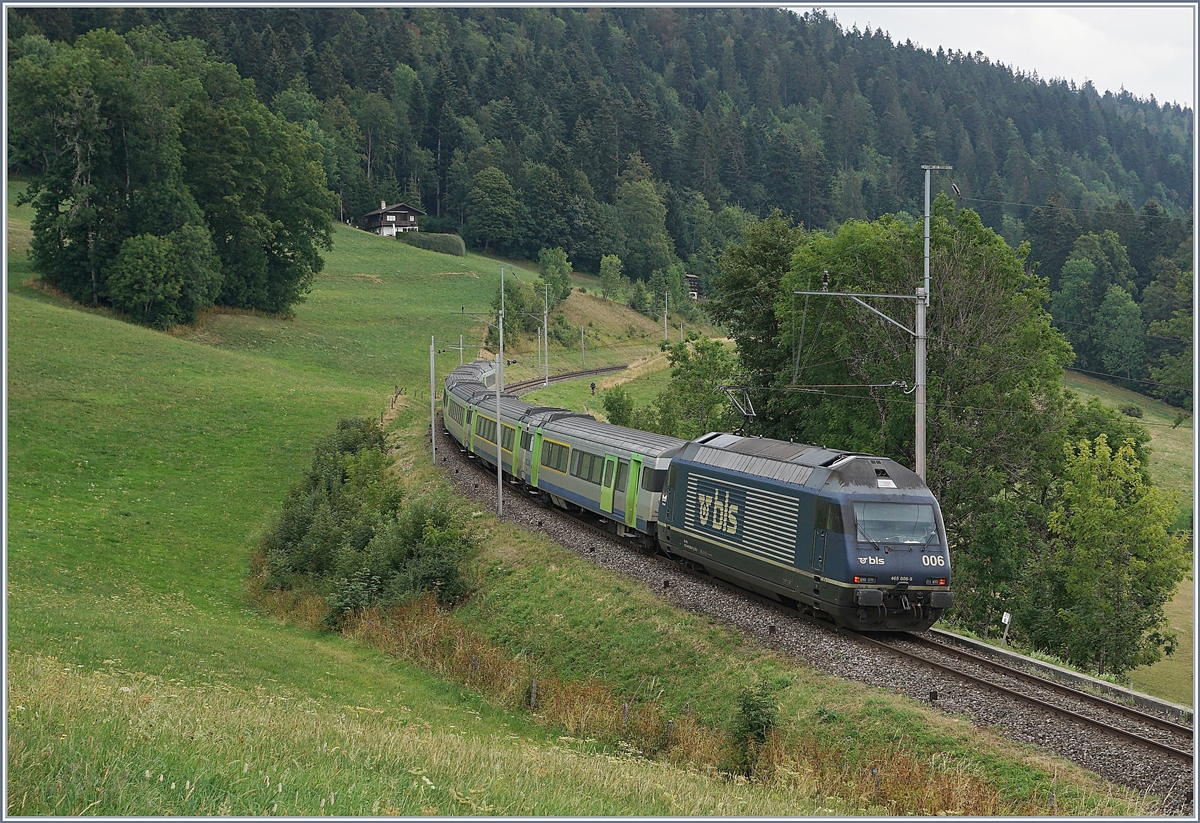 Die BLS Re 465 006 hat mit ihrem RE von Bern Les Hauts-Geneveys verlassen und fährt nun in Richtung La Chaux de Fonds weiter. 

12. Aug. 2020
