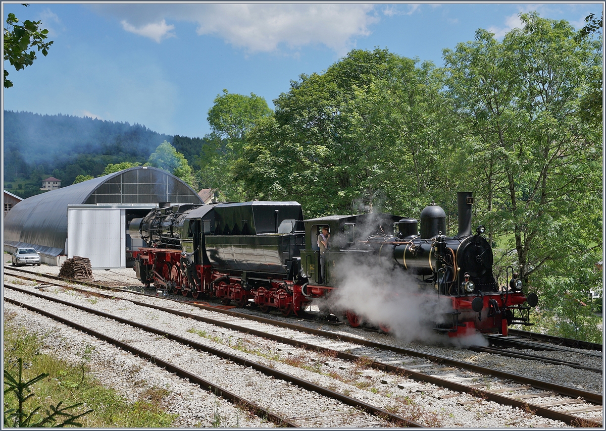 Die CFTVP E 3/3 N°5 ( 1915) und die (ex) DR 52 8163-9, welche als 52 5996 am 27.5.1943 in Betrieb genommen wurde in Hôpitaux Neufs. 

16. Juli 2019