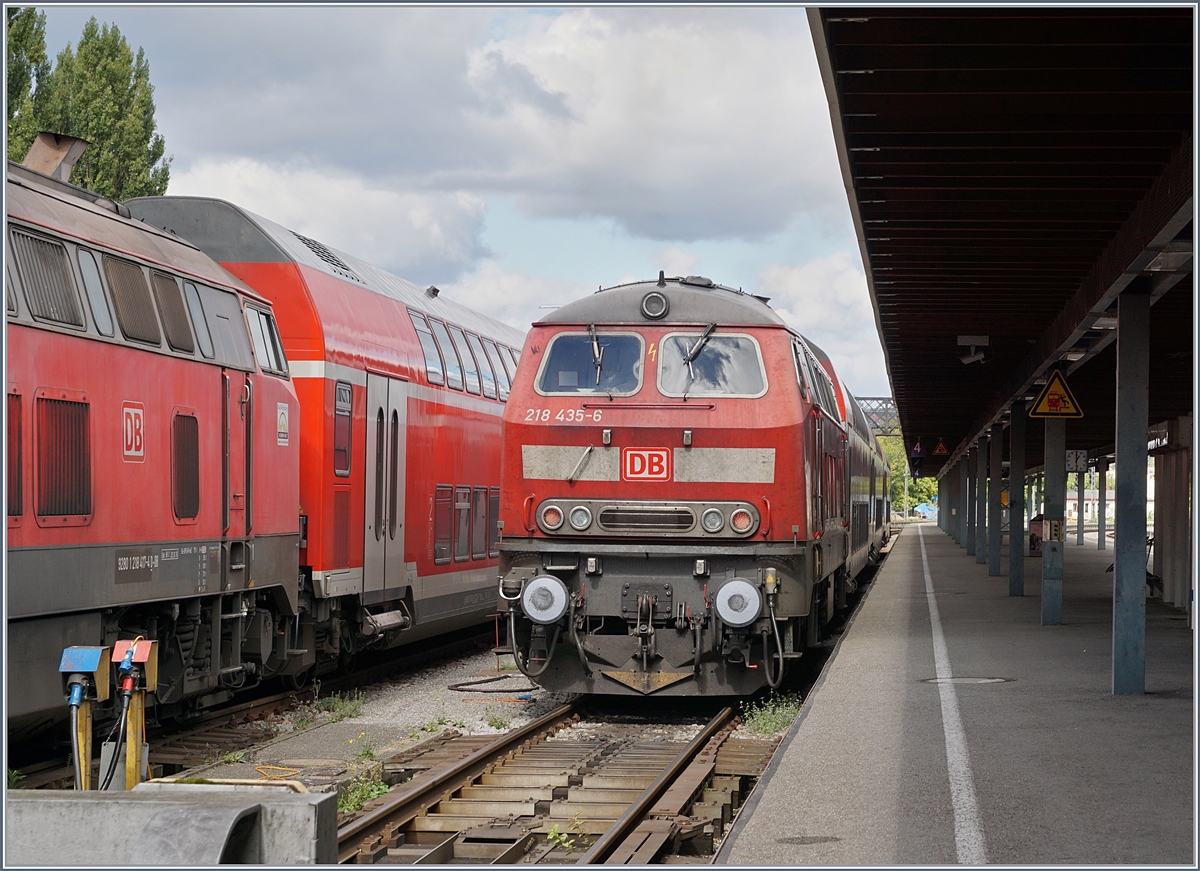 Die DB 218 435-6 ist mit ihrem  Südbahn  RE in Lindau eingetroffen.

24. Sept. 2019