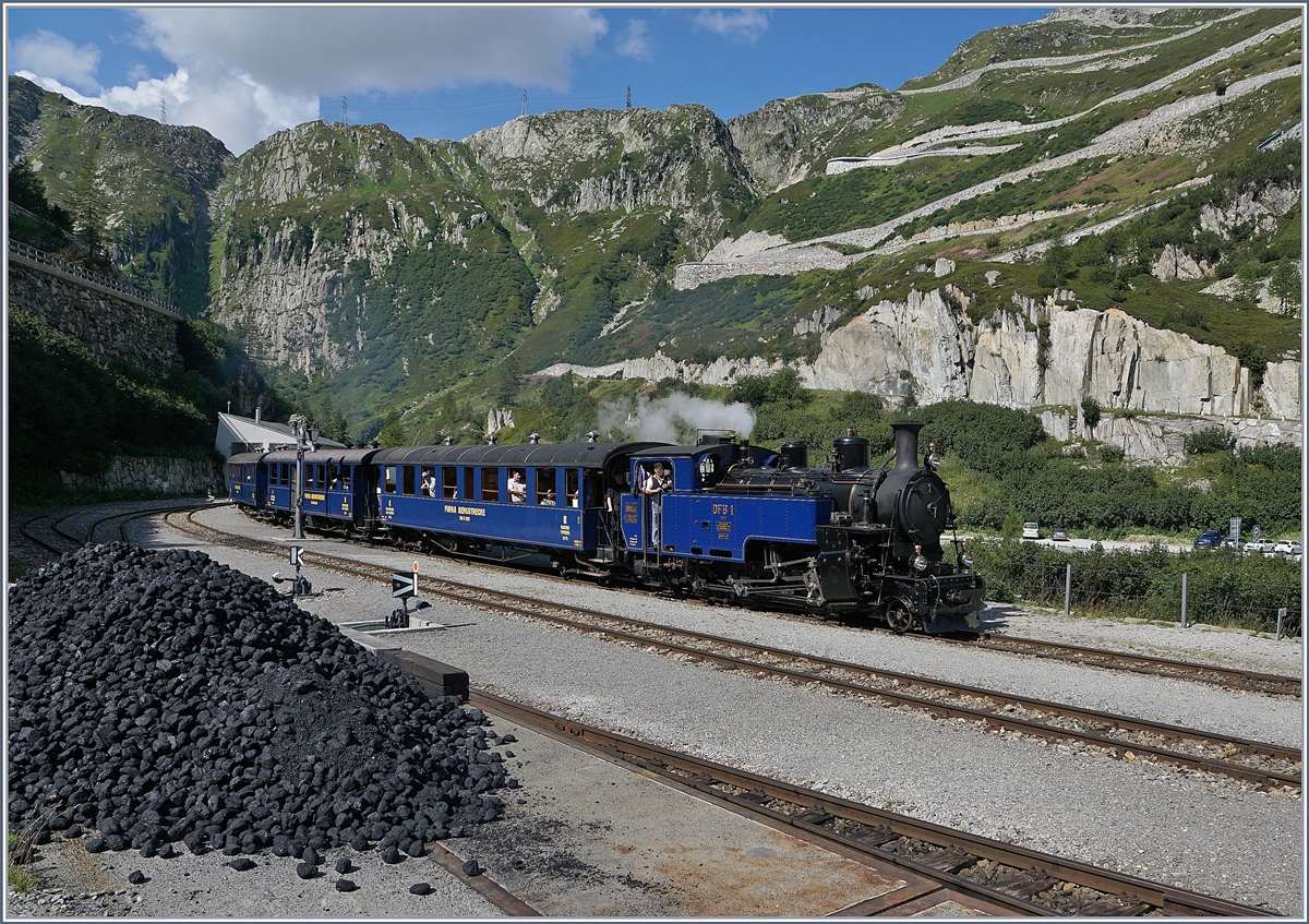 Die DFB HG 3/4 N° 1 erreicht mit ihrem Personenzug 134 den Bahnhof von Gletsch. 

31. August 2019