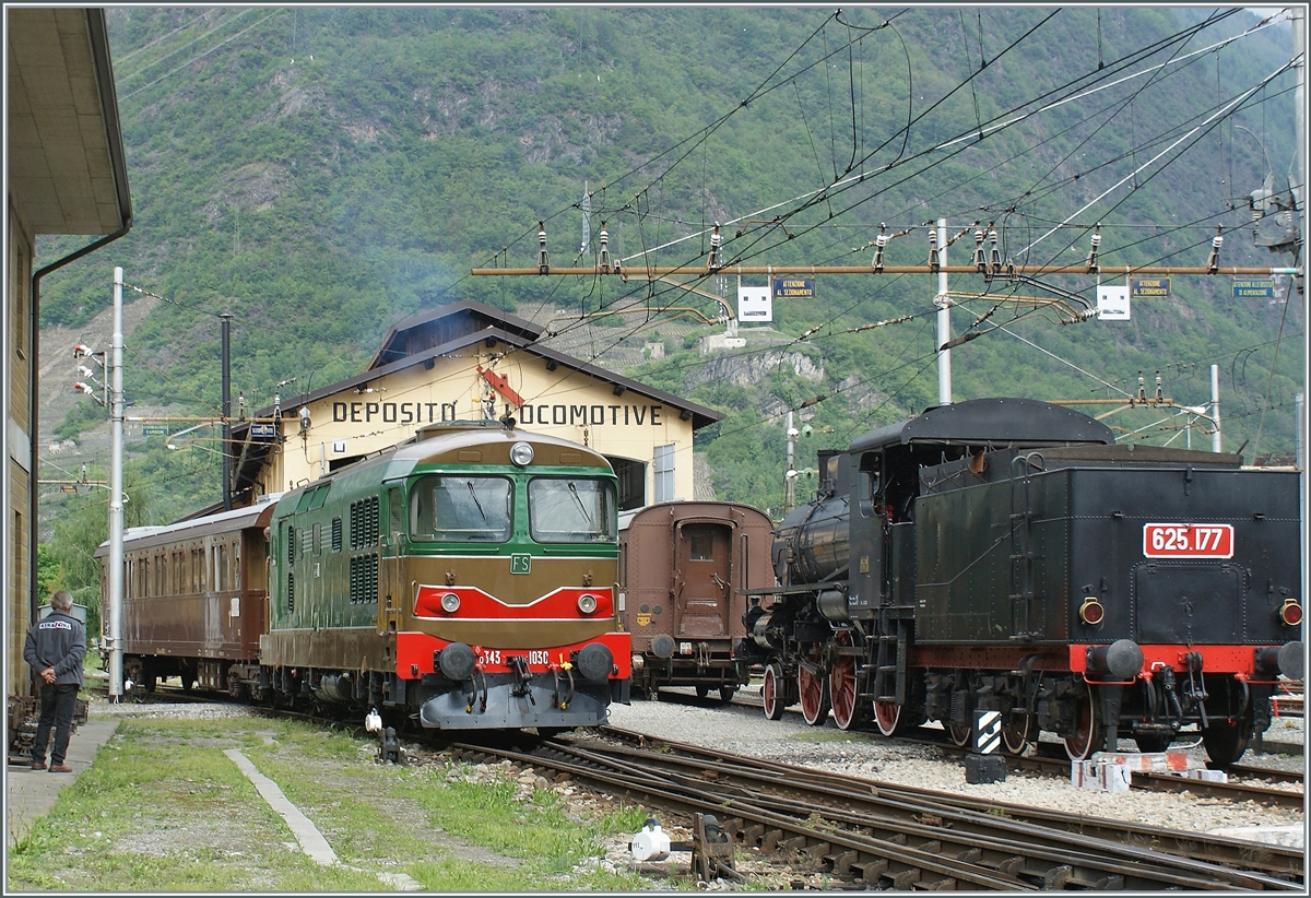 Die FS D 343 1030 rangiert in Tirano einen historischen FS Wagen. Das Bild entstand anl�sslich des Einweihungsfestes der RhB Allegra Be 8/12, wobei der Zugang zu den historischen FS Fahrzeugen f�r die �ffentlichkeit m�glich war.

9. Mai 2010