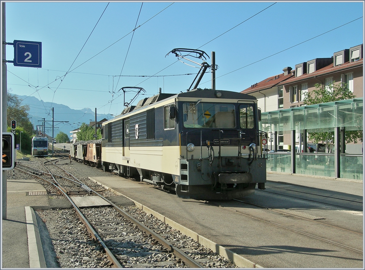 Die MOB GDe 4/4 604  Interlaken  wartet in Blonay mit einem Schotterzug auf die Weiterfahrt nach Vevey.

23. Mai 2019  