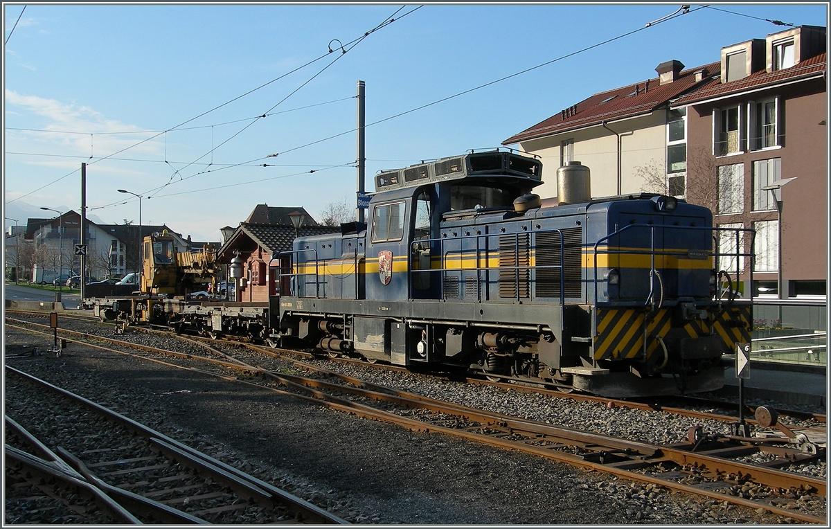 Die MOB Gm 4/4 2004 mit einem Bauzug in Blonay.
4. April 2016