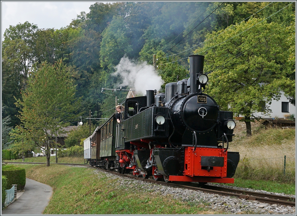 Die S-Kurve suggeriert dem Zug eine rasante Fahrt... 

Die Blonay-Chamby G 2x 2/2 105 auf dem Weg von Blonay nach Chaulin. 

20. Sept. 2020