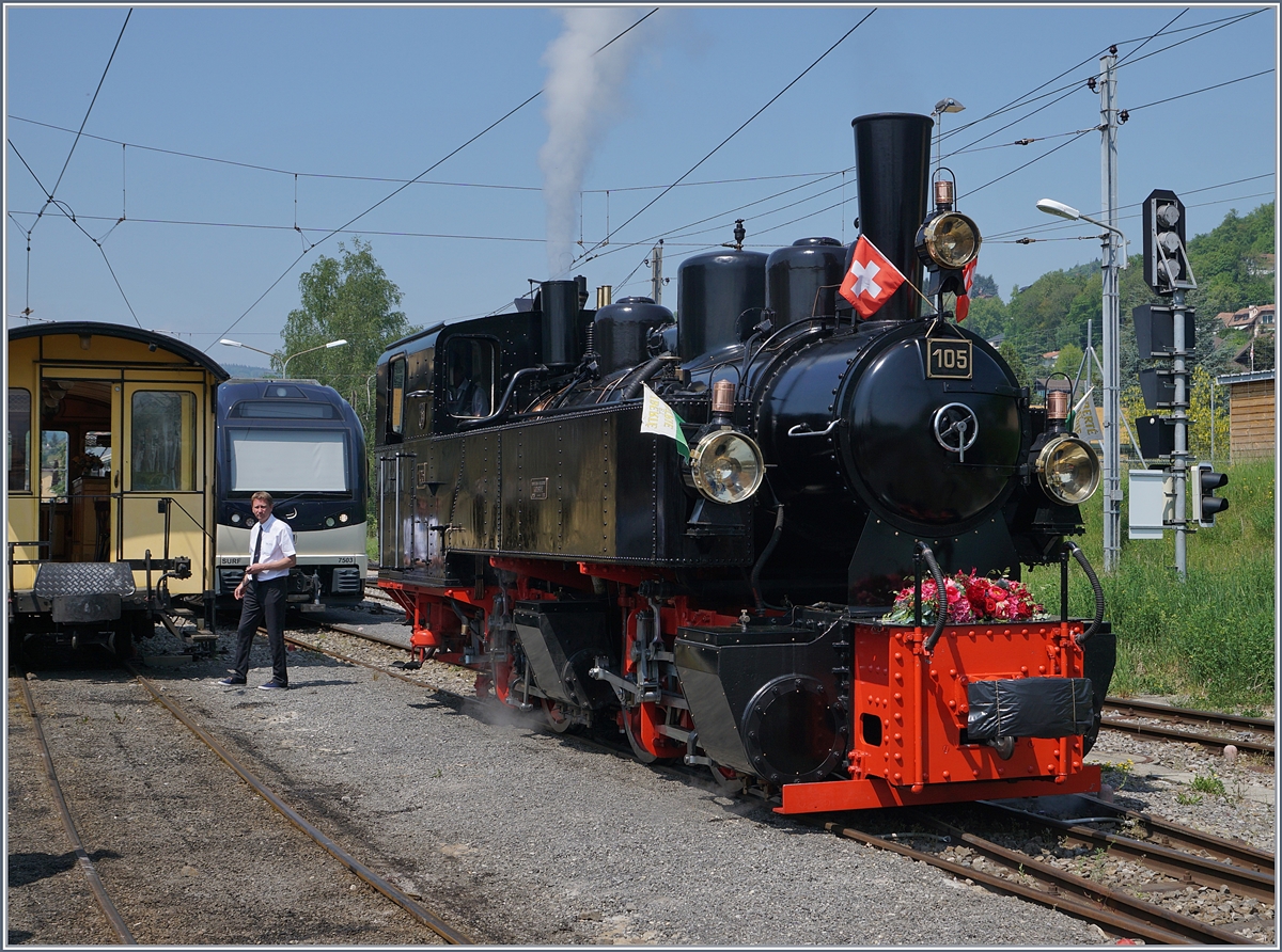 Die SEG G 2x 2/2 105 zog vor fünfzig Jahren den ersten Blonay-Chamby Zug und durfte sich  auch heute an die Spitze des Jubiläums Eröffnungzug 50 Jahre Blonay-Chamby Museumsbahn  setzen. Hier manöveriert sie noch in Blonay.
4. Mai 2018