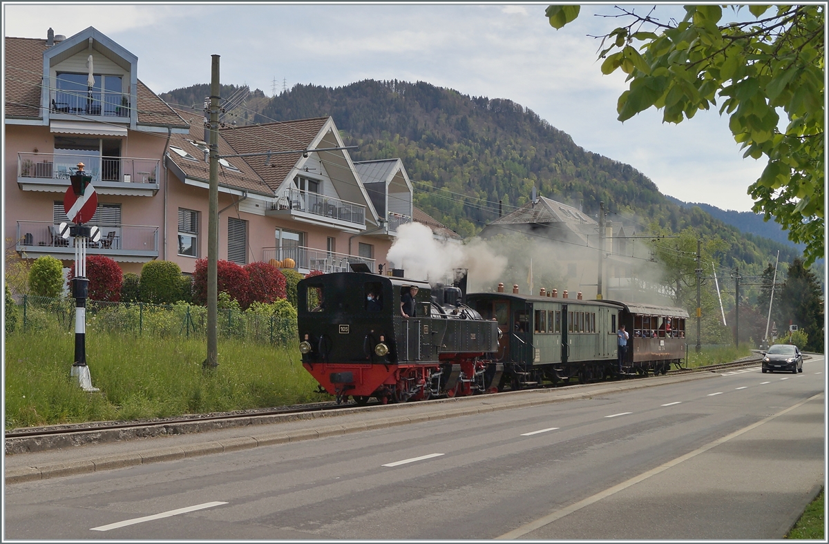 Doch auch der  Planbetrieb  der B-C an den Wochenenden hat seinen Reiz: die G 2x 2/2 105 erreicht mit ihrem Dampfzug Blonay.

9. Mai 2021