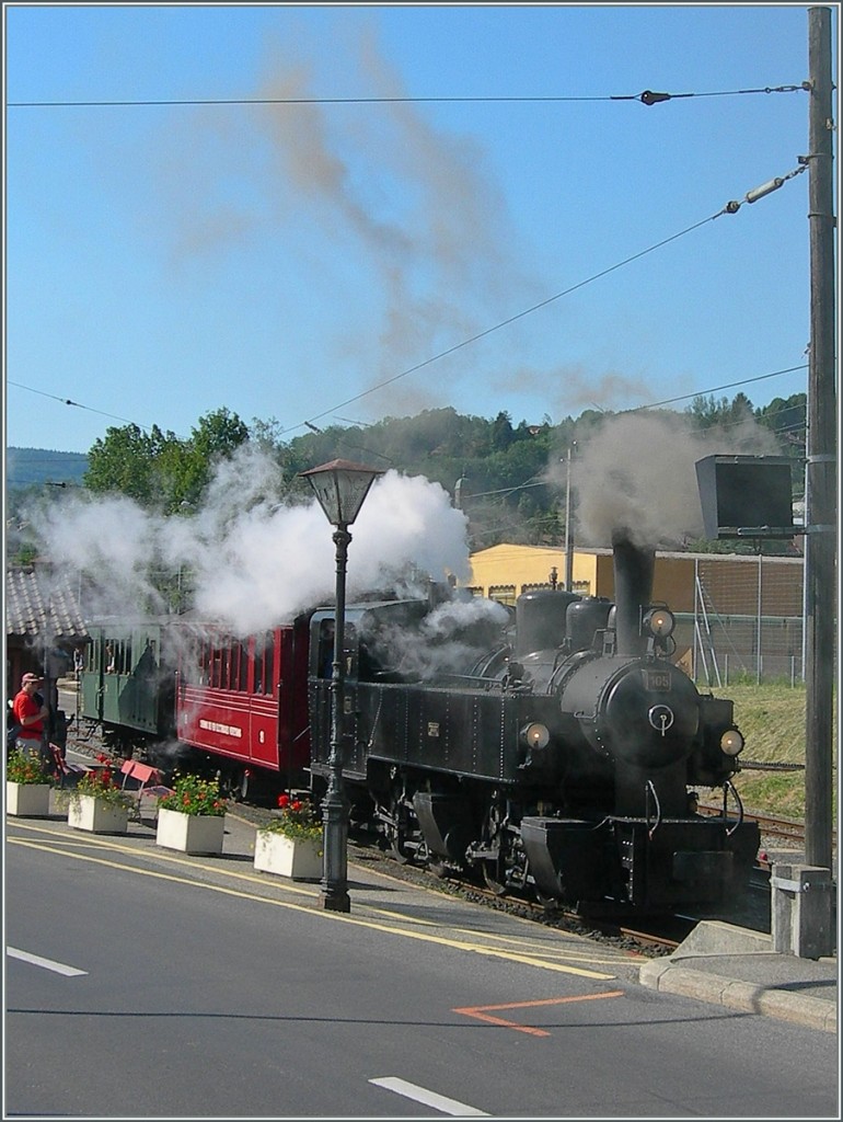 Ein altes Bild der B-C Dampflok  105 , als diese noch ein dunkles Fahrwerk aufweis.
3. Juni 2006