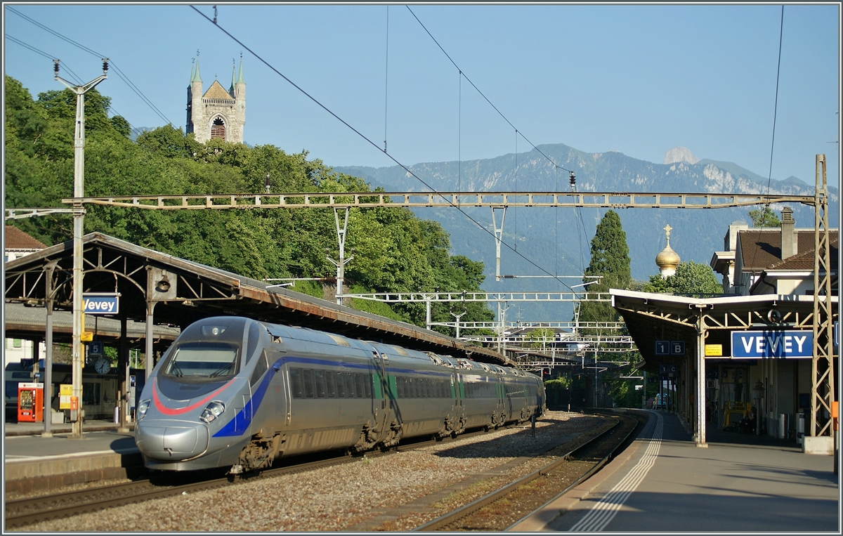 Ein FS ETR 610 nach Milano bei der Durchfahrt in Vevey.
7. Juli 2010