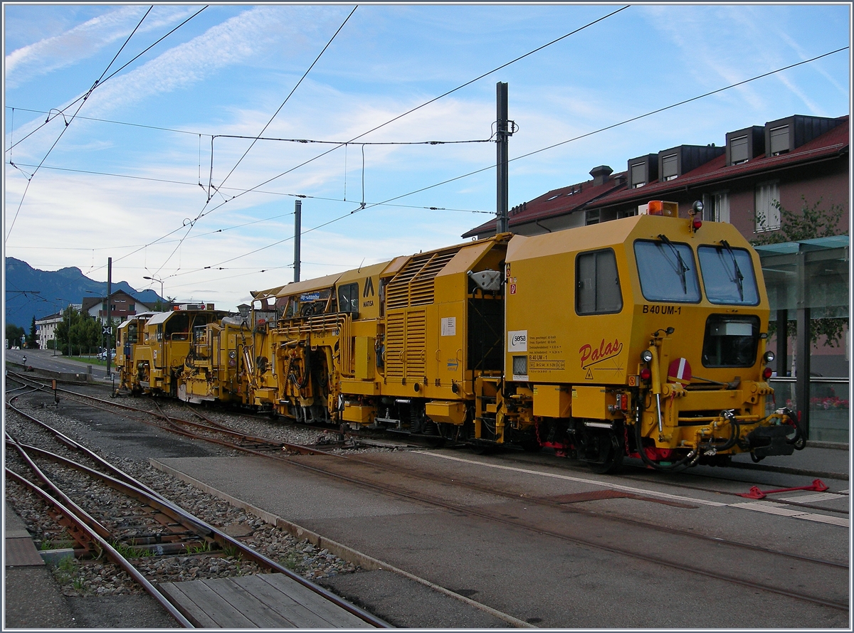 Ein paar Bilder f�r Armin: in Blonay warten der B40 UM-1 und R21RD-1 auf den Abend, um Gleisbauarbeiten erledigen zu k�nnen. 
3. August 2016