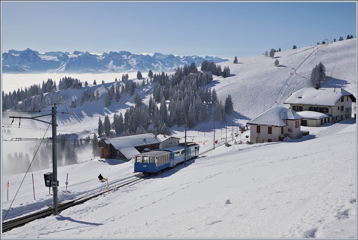 Ein RB Zug hat Rigi Staffel verlassen und fährt nun Richtung Arth Golrdau.
24. Feb. 2018