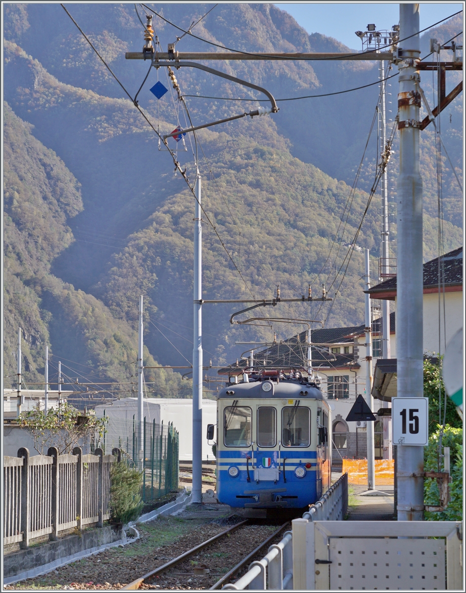Es tut sich was: der SSIF ABe 6/6 33  Sempione  rangiert in Domodossola Valle Vigezzo. Er wird zu meiner Freude in der Folge als R 265 nach Re fahren.

31. Okt. 2024

