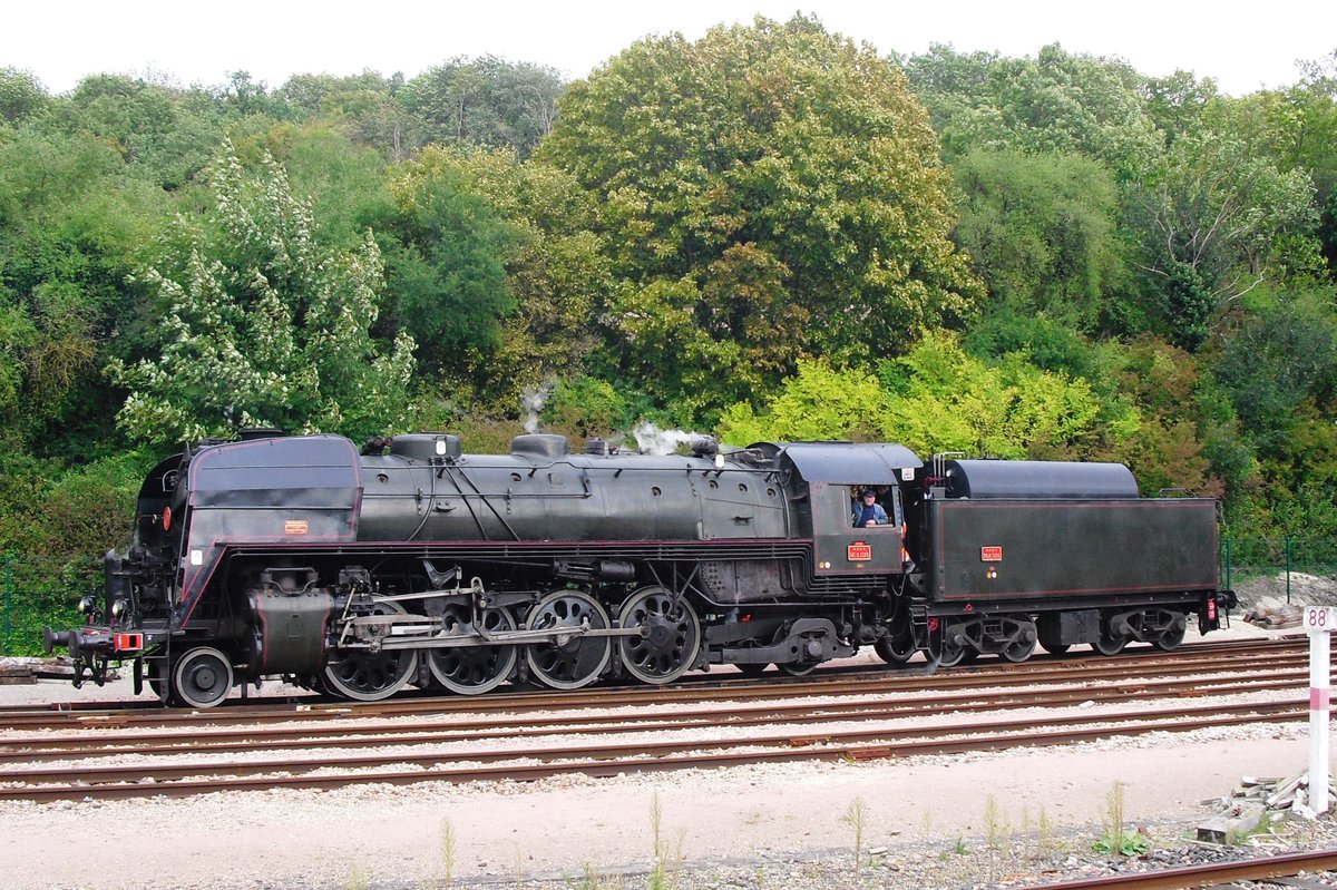 Ex-SNCF 141 R 1126 steht am 18 September 2011 in Longuevile.