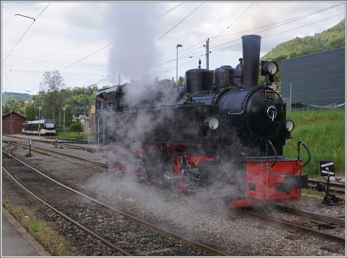 Faszination Dampf! Die Blonay-Chamby G 2x 2/2 105 rangiert in Blonay. 

8. Mai 2022