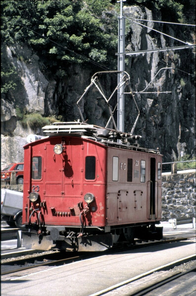 FO HGe 2/2 Nr.23 in G�schenen am 22.07.1980. Heute fusioniert mit Matterhorn Gornergrad Bahn (MGB). Inbetriebsetzung 1917, L�P 6,24 m, 25,1 t, 584 PS; Adh�sion max 30 km/h, Zahnrad max 20 km/h; Personen- G�ter & Dienstz�ge G�schenen-Andermatt.