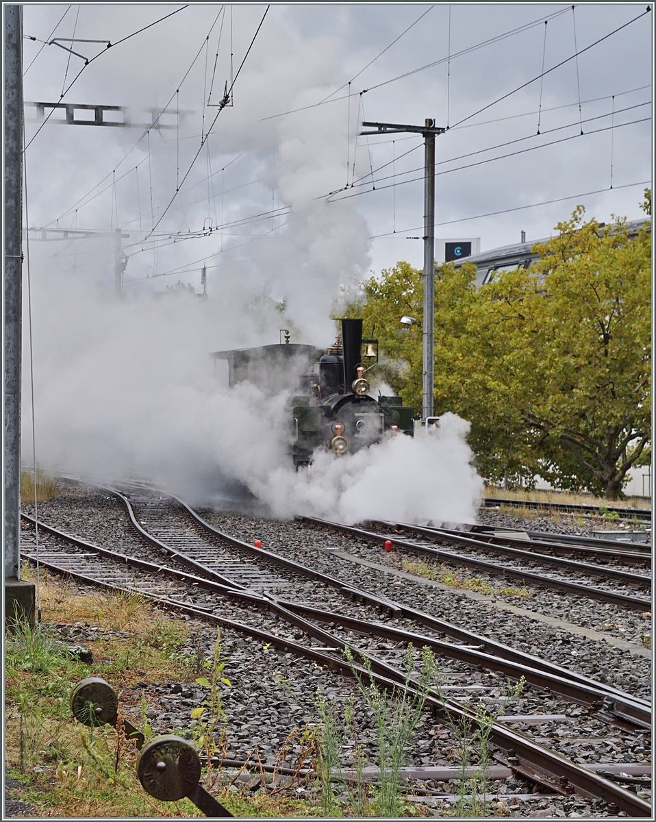 Hier ist die Freude an viel Dampf und Raucht etwas getrübt, ist doch der prachtvollen Dampf- und Rauchentwicklung fast das Motiv zum Opfer gefallen...

Die Blonay-Chamby G 3/3 N° 5  ex LEB  Baujahr 1890 in Vevey. 

27. September 2020