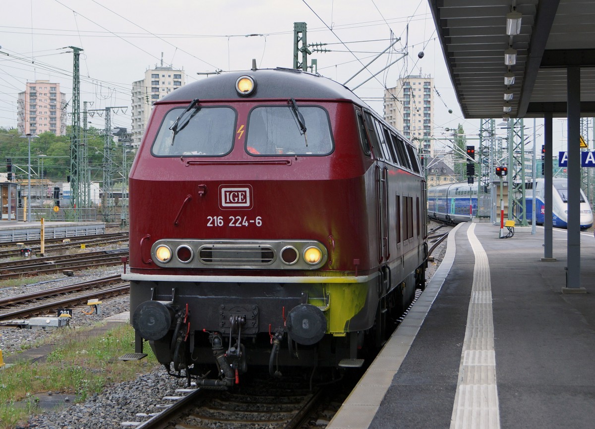 IGE: Momentaufnahme von der IGE 216 224-6 in Stuttgart Hbf am 25. April 2015.
Foto: Walter Ruetsch