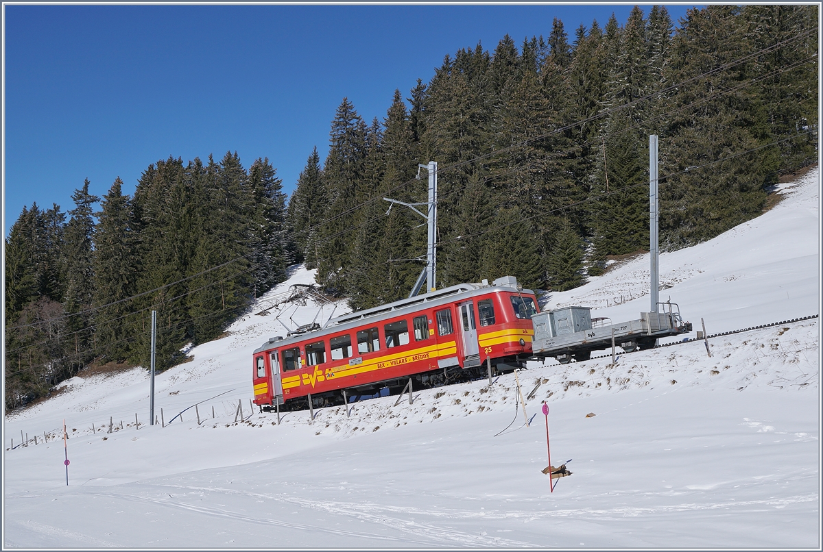In Aigle D�p�t A-L steht ein baugleicher BDeh 2/4, in Fontannza-Seulaz ein weiter BVB BDeh 2/4, doch der hier zu sehende BDeh 2/4 25 wird noch im Reiseverkehr eingesetzt, hier als Leerfahrt nach einer Gruppenextrafahrt kurz vor dem Col-de-Soud.

5. M�rz 2019