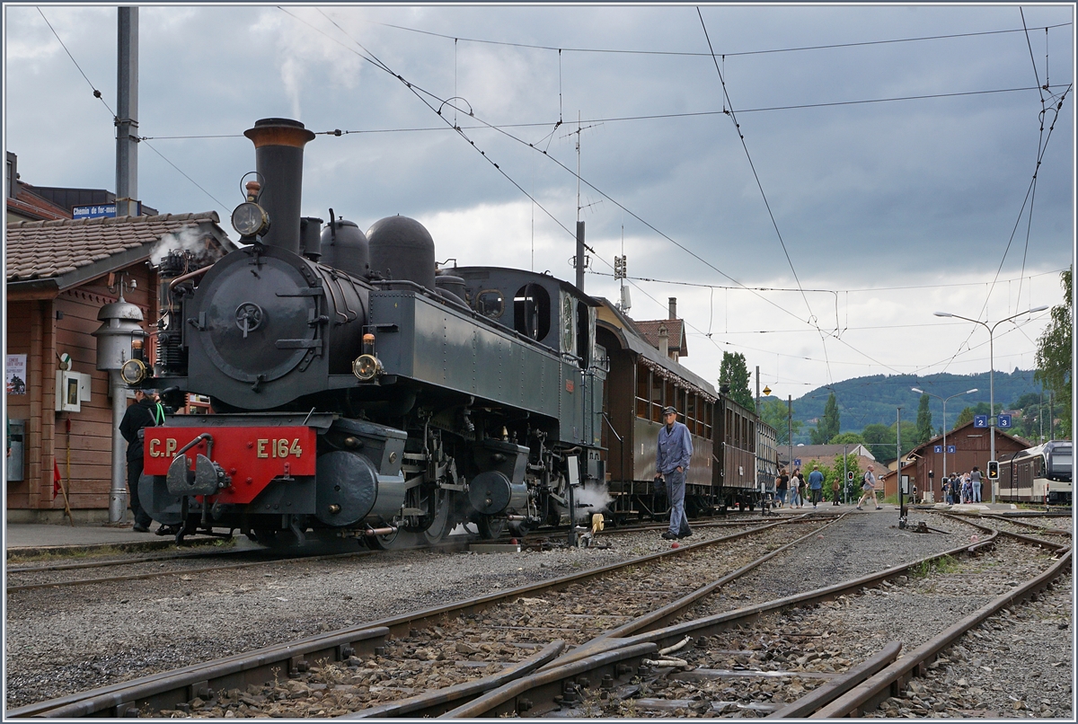  Internationales  bei der Blonay-Chamby Bahn: die pr�chtige CP E 164 Mallet konnte beim 50 j�hrigen B-C Jubil�um im Einsatz bewundert werden. 

20. Mai 2018