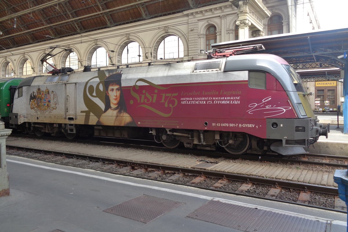 Kaiserin Elisabeth l�sst gr�ssen: SISSI, auch GySEV 470 501 genannt, wartet am 11 September 2018 in Budapest-Keleti auf das Abfahrtsignal.