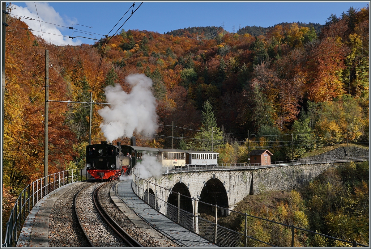  LA DER  2020 du Blonay-Chamby  / Saison Abschluss der Blonay-Chamby Bahn: Mit einem verstärkten Fahrplan und viel Dampf wird vor dem  Winterschlaf  nochmals viel Betrieb gemacht. Im Bild die  G 2x 2/2 N° 105 (Baujahr 1918) mit einem Personenzug nach Blonay auf dem Baye de Clarens Viadukt. 

24. Okt. 2020