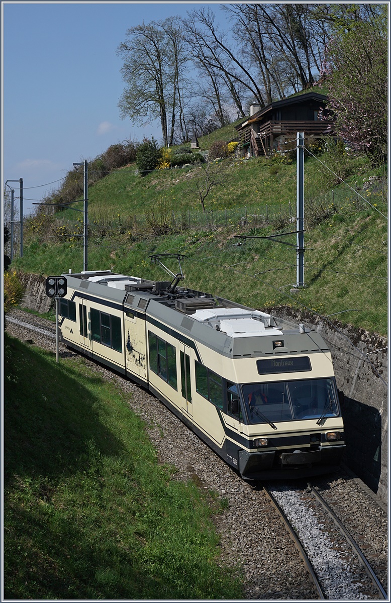 Langsam werden die CEV /MVR GTW Be 2/6 an der Riviera selten. Grund genug, sie nochmals im Bild festzuhalten.
Der CEV / MVR GTW Be 2/6 7004 als Regionalzug 2333 Les Avants - Montreux kurz vor Sonzier.
3. April 2007 