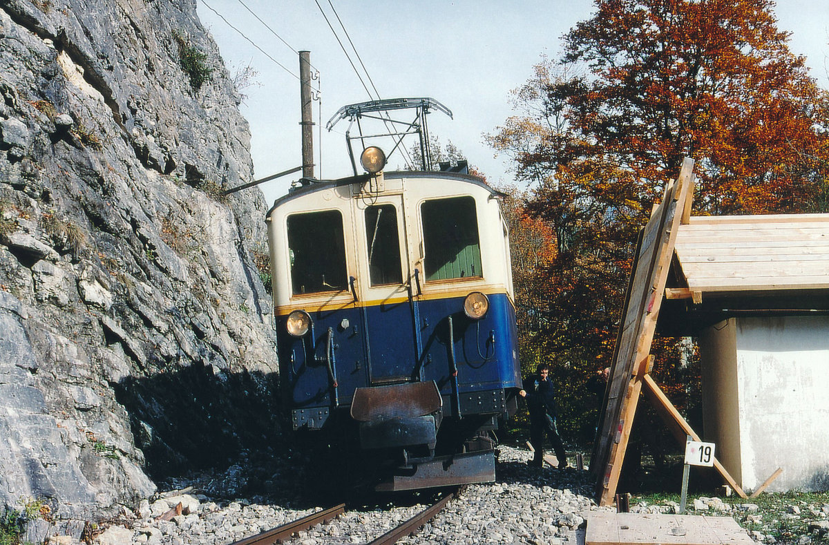 MOB: Bauzug mit De 4/4 28 bei Allieres am 20. Oktober 2000.
Foto: Walter Ruetsch