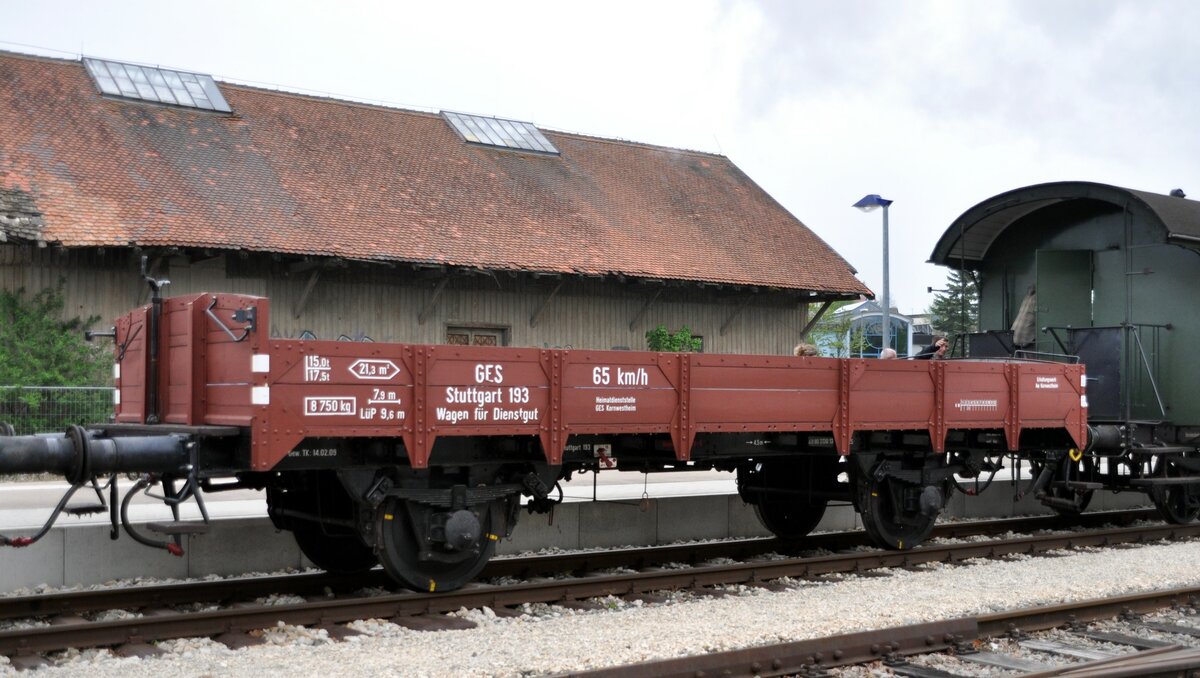 Niederbordwagen der GESStuttgart Nr.193 in Münsingen am 01.05.2014.