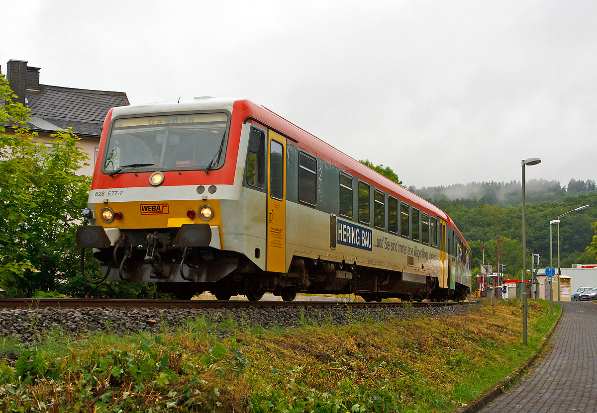 
Obwohl es heute regnete, musste ich einfach zum abschalten an die Strecke....
Der Dieseltriebzug 628 677-7 / 928 677-4 der Westerwaldbahn (WEBA) f�hrt am 08.07.2014 vom Haltepunkt Alsdorf weiter  in Richtung Daaden.

Er bef�hrt die 10 km lange Daadetalbahn (KBS 463) als RB 97  Daadetalbahn  von Betzdorf/Sieg nach Daaden.