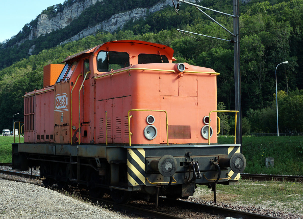 OeBB: In einem Umkreis von nur 5 Kilometer k�nnen im Kanton Solothurn noch t�glich drei Diesellokomotiven aus Deutschland im Einsatz fotografiert werden.
Die Em 4/4 22 in der �ussern Klus am 18. Juli 2017.
Foto: Walter Ruetsch