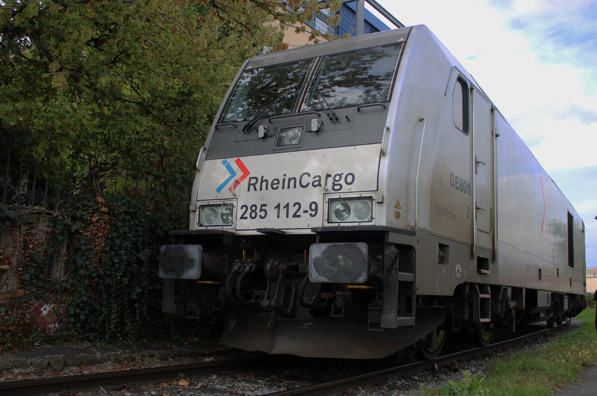 RheinCargo 285 112 steht am 21 September 2025 in Neuss Am Kaiser, wo Rheincargo ein Offener Tor Tag organisierte.