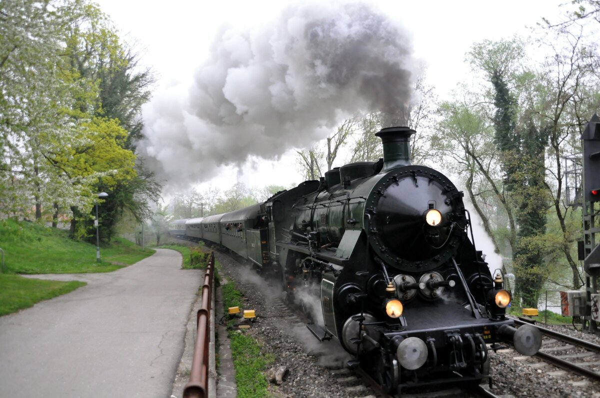 S 3/6 Nr. 3673 verläßt Ulm mit dem Sonderzug über die Südbahn am 1.Mai 2013.
