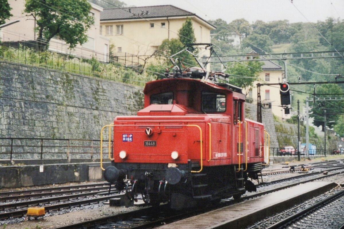 SBB 16448 tr�tzt den regen in Bellinzona am 26 Mai 2007.