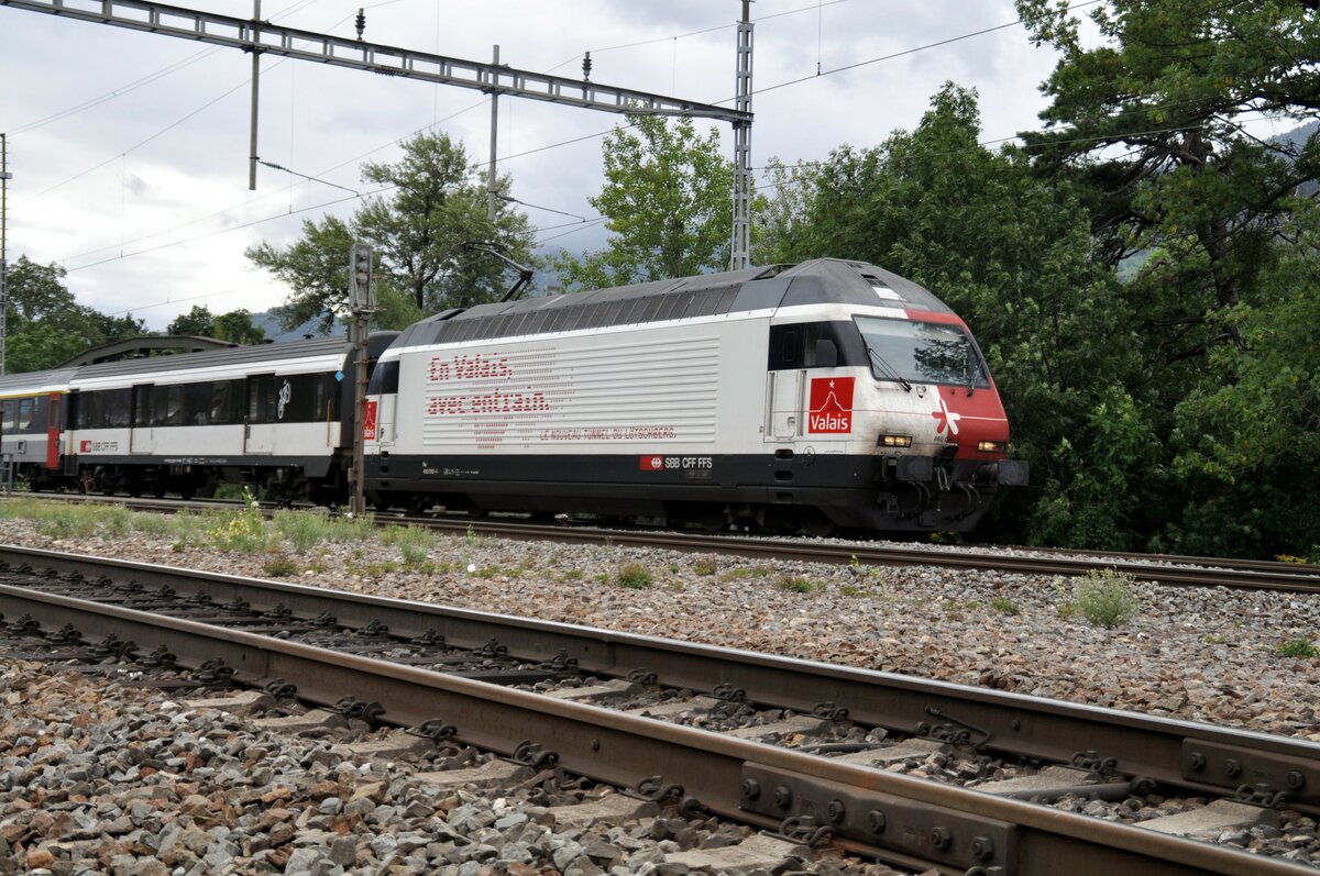 SBB 460 090-4 mit Namen  Valais Lötschergtunnel  in Landquart am 29.08.2009.