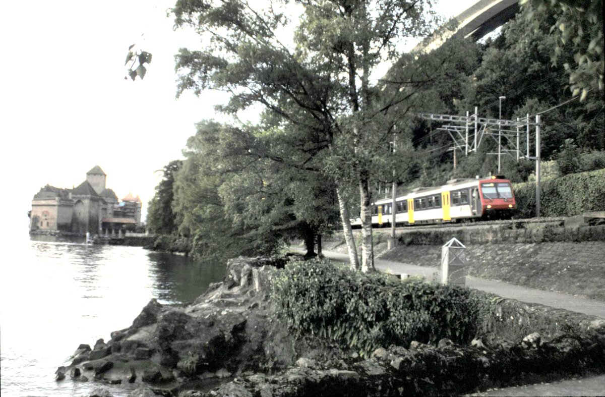 SBB 460 am Genfer See bei Schloss Chillon am 25.08.1999.