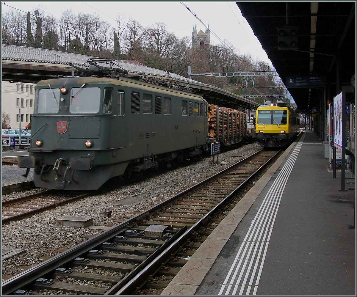 SBB Ae 6/6 und  Train des Vignes  in Vevey - leider längst Vergangenheit.
27. Feb. 2007