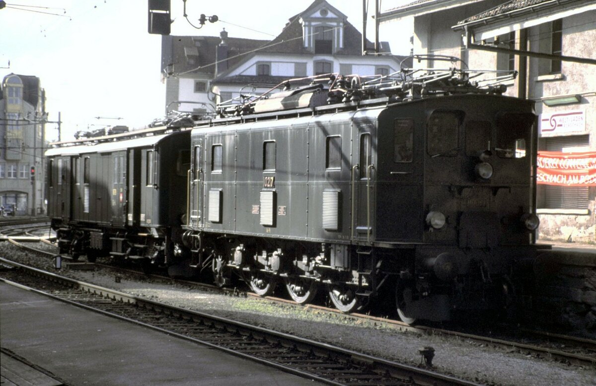 SBB De 4/4 Nr.1679 und Ae 3/5 Nr.10 905 in Rorschach Hafen am 06.09.1988.